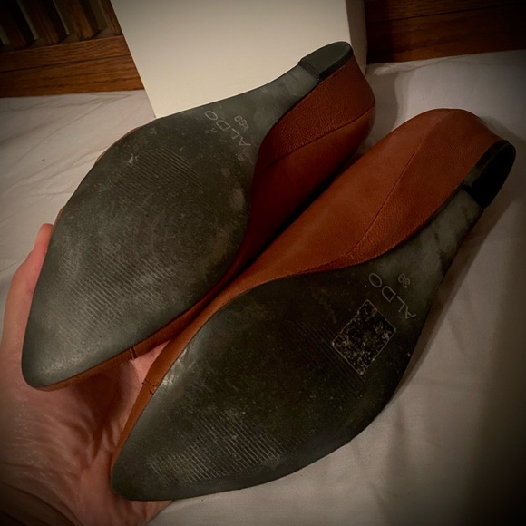 ALDO - Rochlin Tan Small Wedge Flats In Size 39 EU - Picture 3 of 4